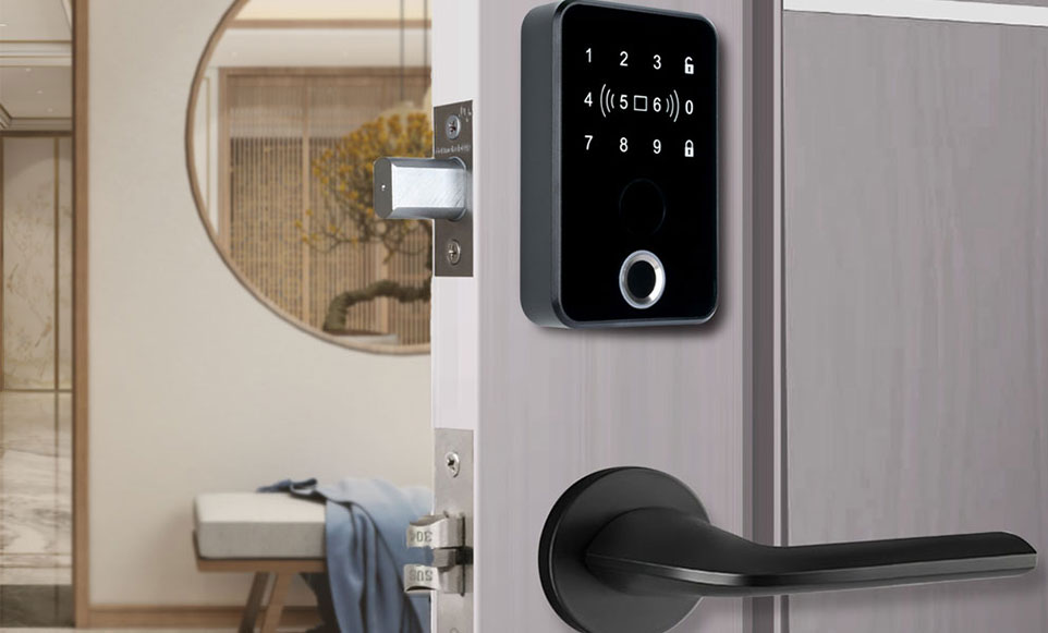 What's the difference between a smart lock and a traditional door lock?